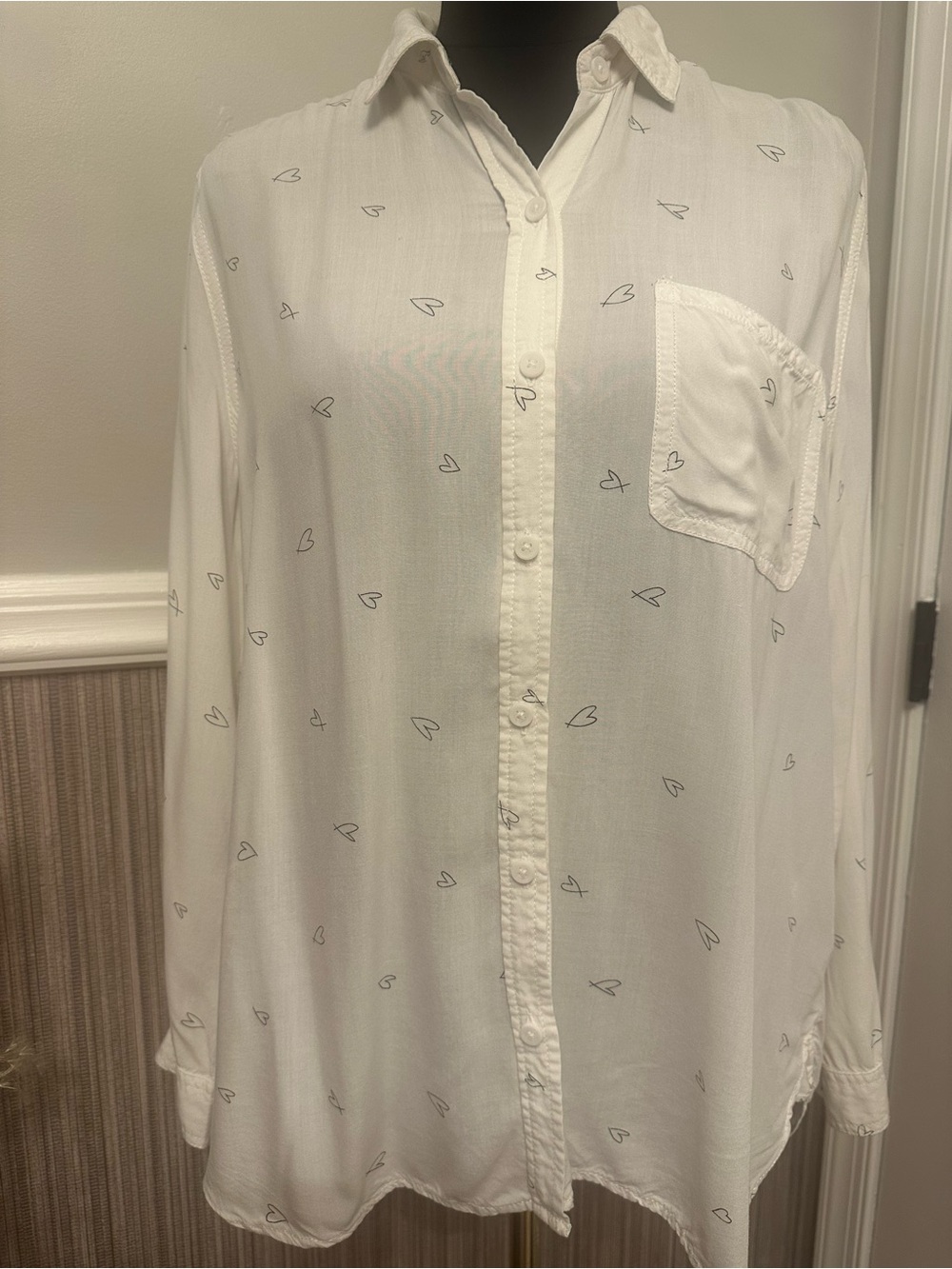 BeachLunchLounge White Heart Print Button Down Shirt Roll Tab Sleeve XS